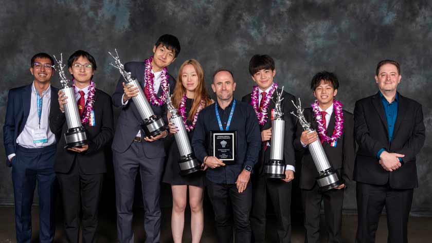 Team China Gold<br />
Lucas Chen, Crystal Liao, Bobby Liu, Lawrence Ma, and Benjamin Ye<br />
from China